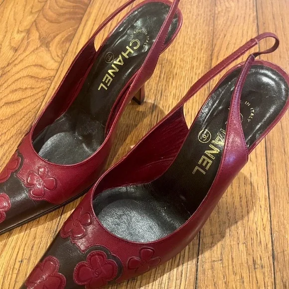 CHANEL Burgundy and Black floral Slingback Heels - Picture 5 of 6